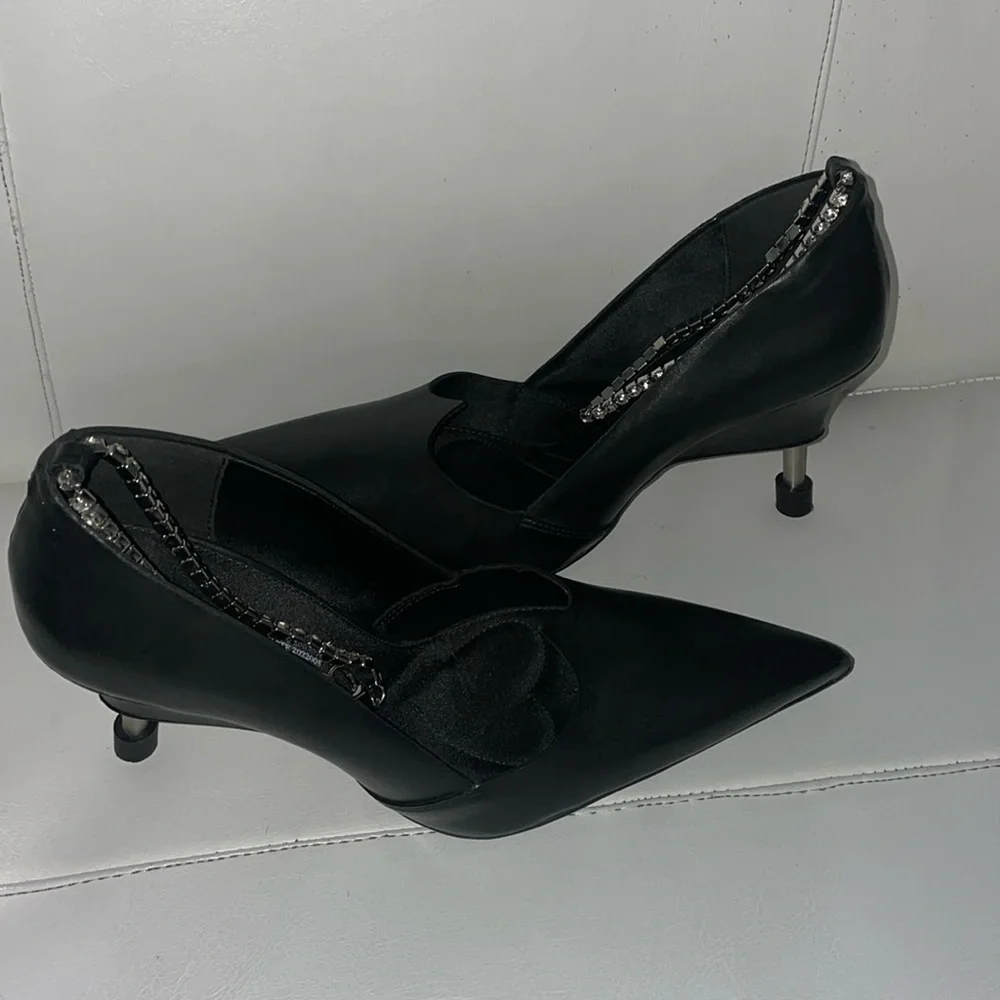 New H&M black Rhinestone Chain-detail Pumps size 38